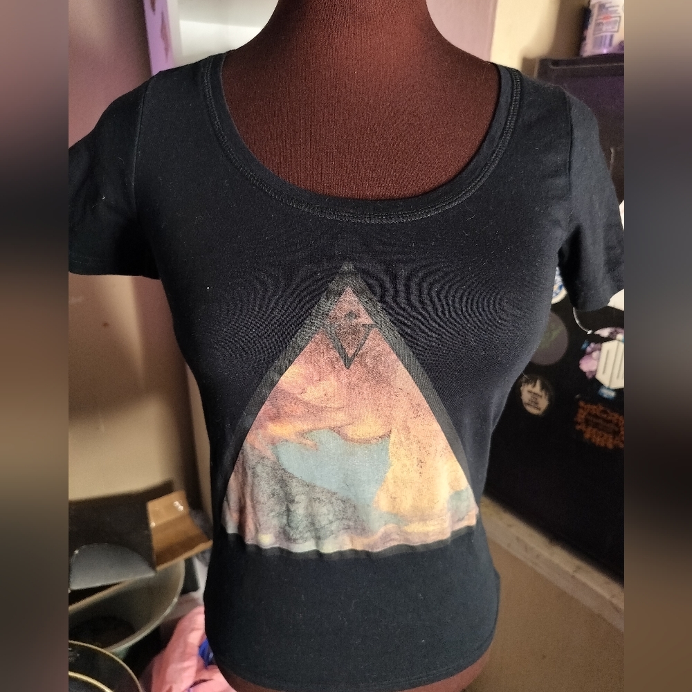 NWOT VERY RARE BLACK SCALE BLWCK SCVLE Abstract Triangle Tee